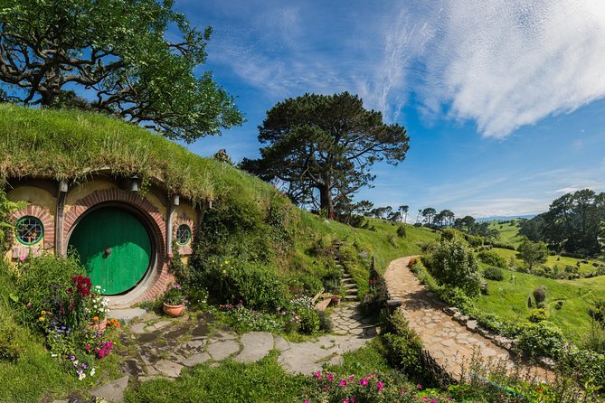 Small-Group Hobbiton Tour from Auckland with Party Marquee Lunch - Green Dragon Inn Drink Stop: Small Detail, Big Mood