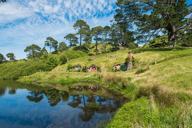 The Hobbiton Movie Set Small-Group Guided Tour from Auckland - Timing and group size: why it feels small (but not empty)