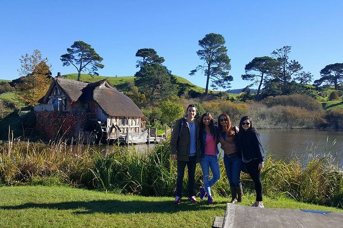 The Hobbiton Movie Set Small-Group Guided Tour from Auckland - Getting to Hobbiton from Auckland: long drive, smooth ride
