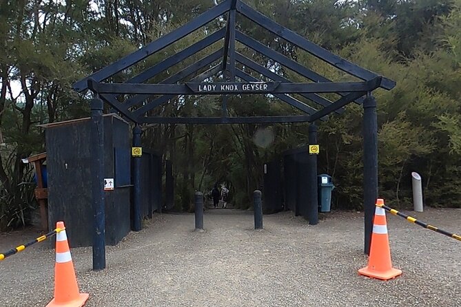 TRIPLE DEAL Wai-O-Tapu, Redwood Forest & Blue Springs Ex Auckland - Blue Spring in Putāruru: Clear Water Contrast and a Short Stop Plan