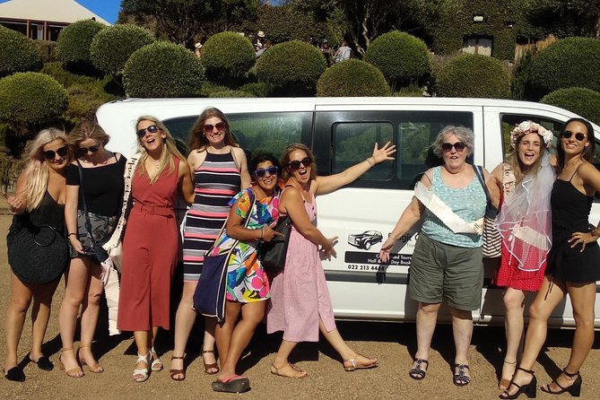 Waiheke Island Day Tour: Ziplining, Wine Tasting & Vineyard Lunch - Cable Bay and Mudbrick: how the afternoon tastings feel