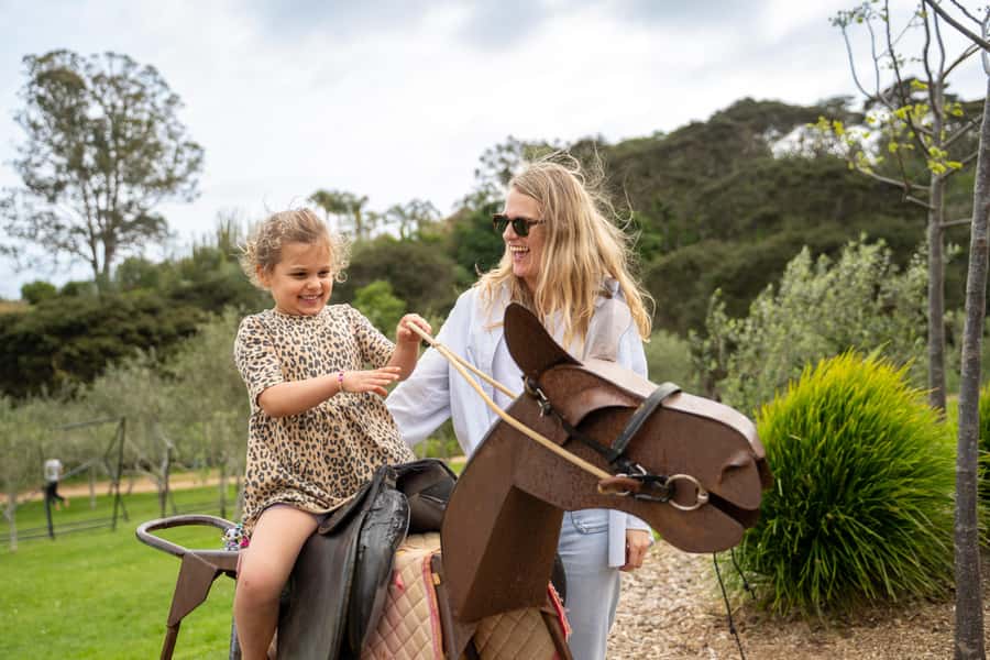 Waiheke Island: Ferry & Hop-On Hop-Off Explorer Bus Tickets - The rhythm of 16 stops: how to pace yourself on Waiheke