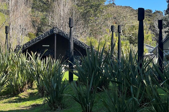 Waiheke Island History and Heritage Tour - Oneroa Stop: Beach Time and a Proper Local Lunch