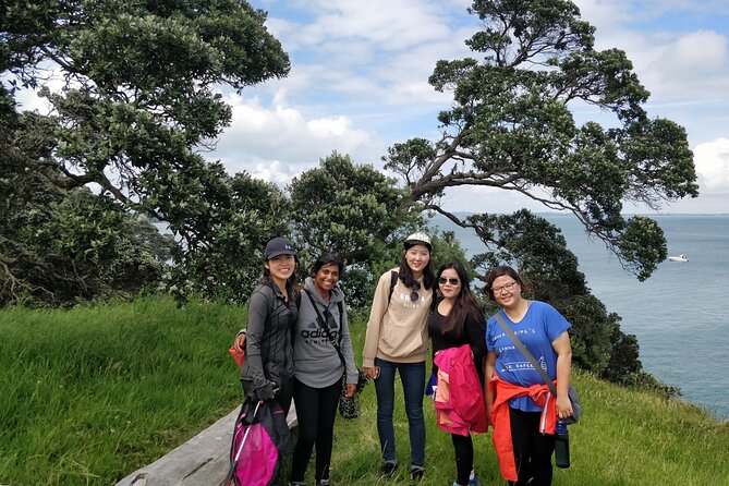 Waiheke Island Private Double Headland Walk - Lunch in Oneroa Village: cafe meal or beach picnic option