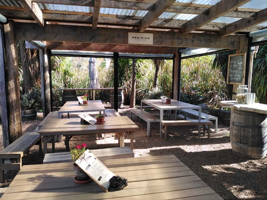 Waiheke Island: The Essence of Waiheke Wine Tour - Three Seven Two on Onetangi Beach: lunch with a salty reset