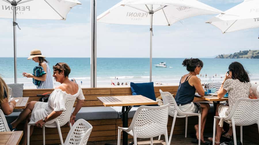 Waiheke Island: Wine Tour & Lunch at Award Winning Venue - The Onetangi Beach Lunch Moment at 372: Why This Stop Hits