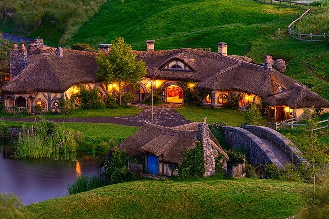 Waitomo Caves & Hobbiton Small Group Tour inc Lunch from Auckland - Hobbiton Movie Set: what the 12-acre guided visit feels like